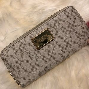 Michael Kors Wallet/Clutch